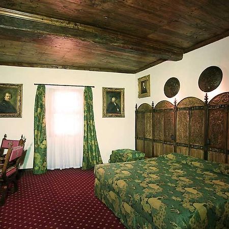 Hotel Castello Di Pavone Pavone Canavese Esterno foto