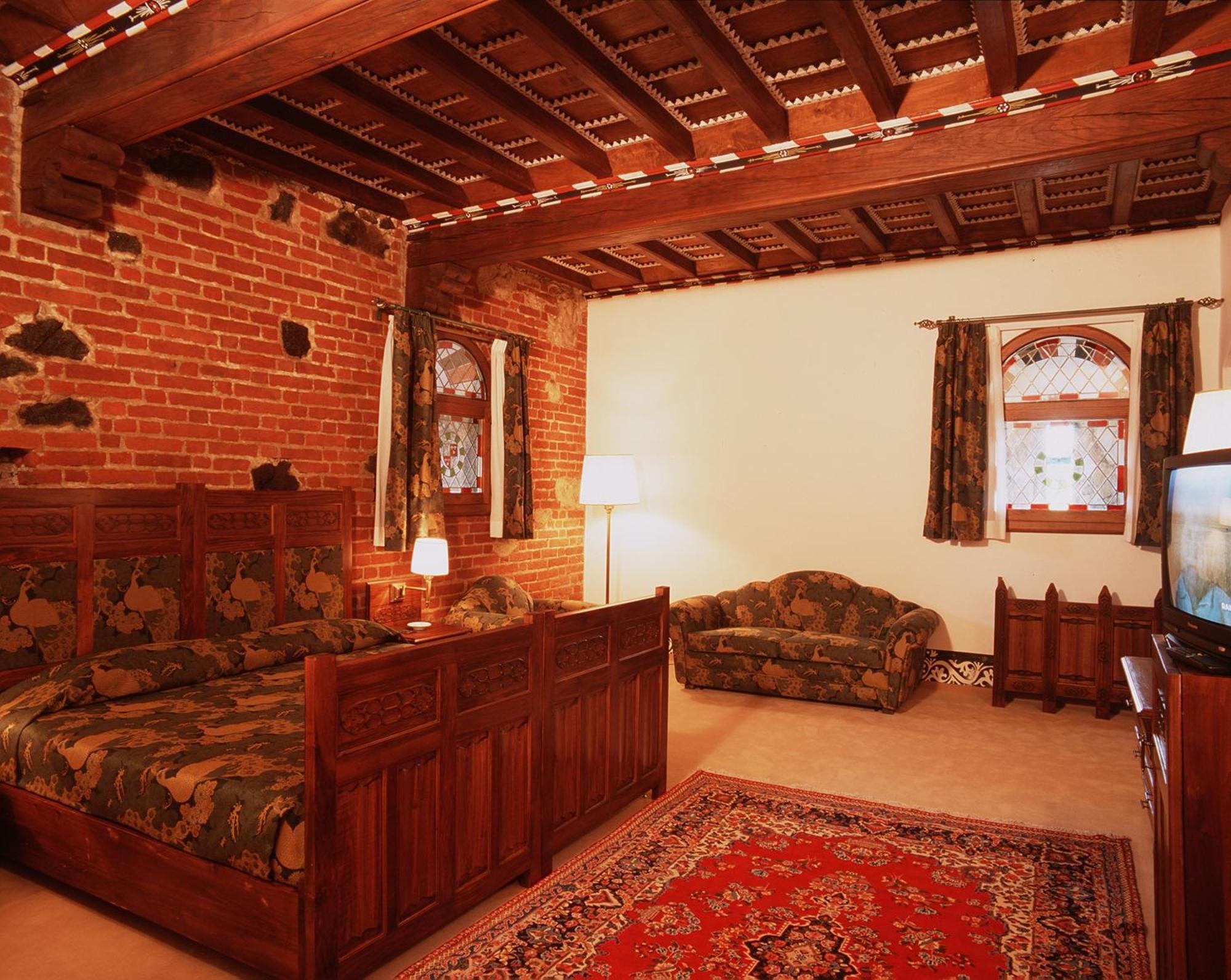 Hotel Castello Di Pavone Pavone Canavese Esterno foto