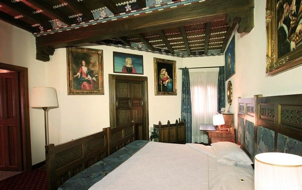 Hotel Castello Di Pavone Pavone Canavese Esterno foto