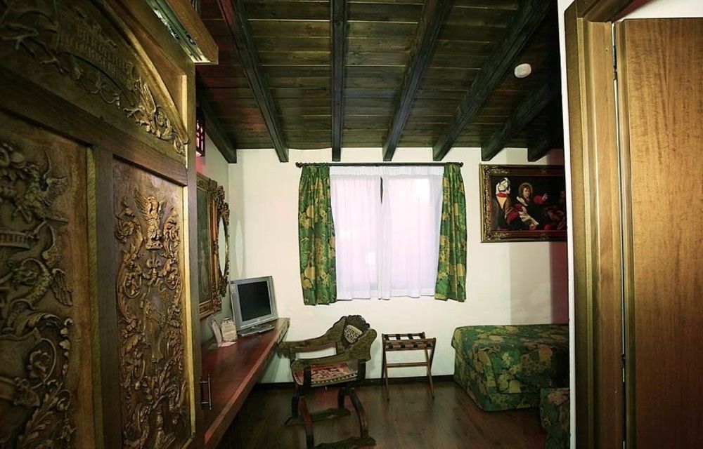 Hotel Castello Di Pavone Pavone Canavese Esterno foto