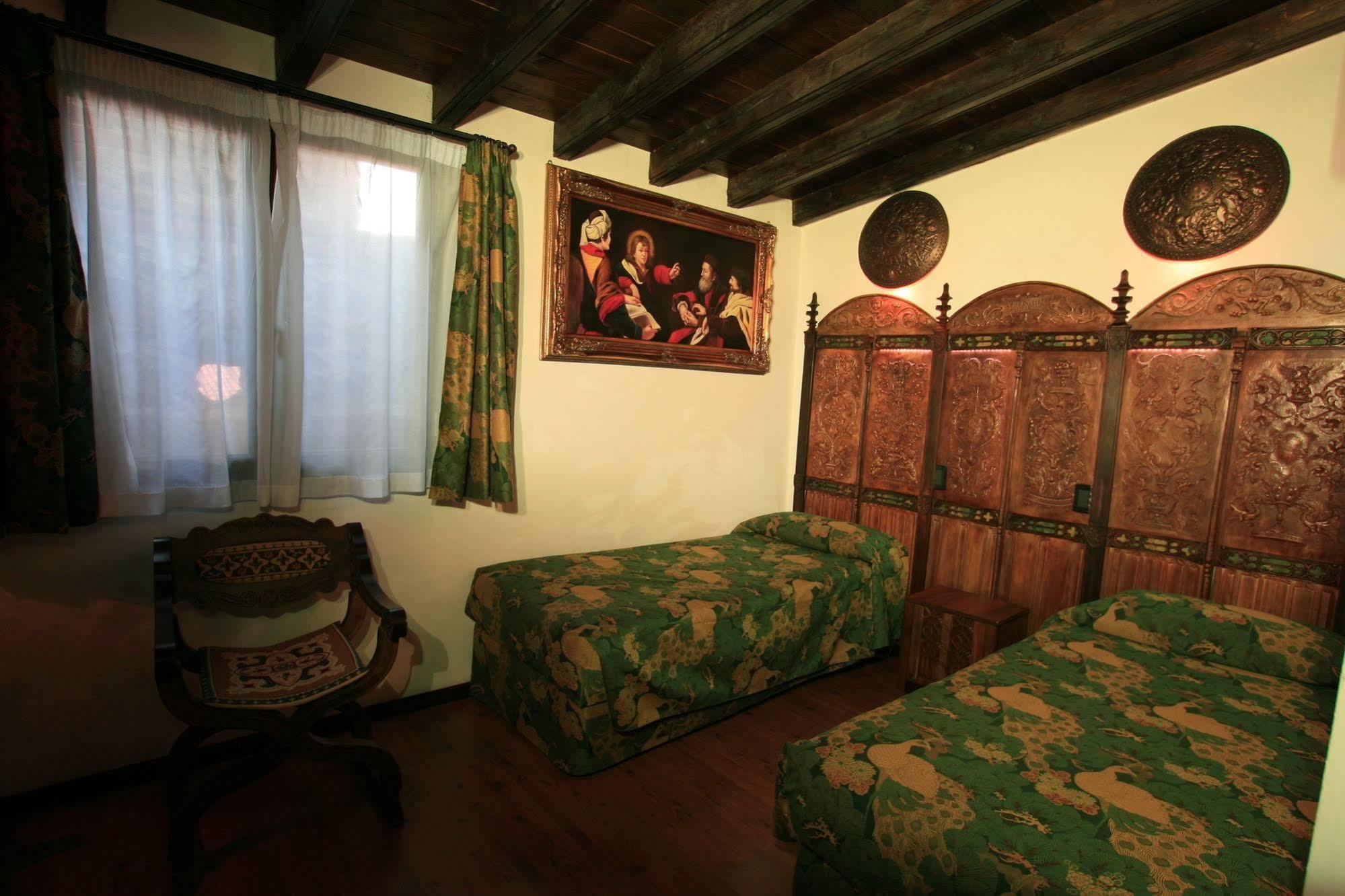 Hotel Castello Di Pavone Pavone Canavese Esterno foto