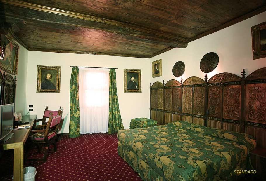 Hotel Castello Di Pavone Pavone Canavese Esterno foto