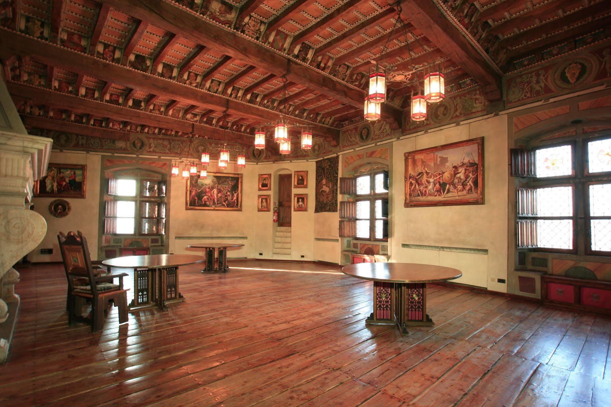 Hotel Castello Di Pavone Pavone Canavese Esterno foto