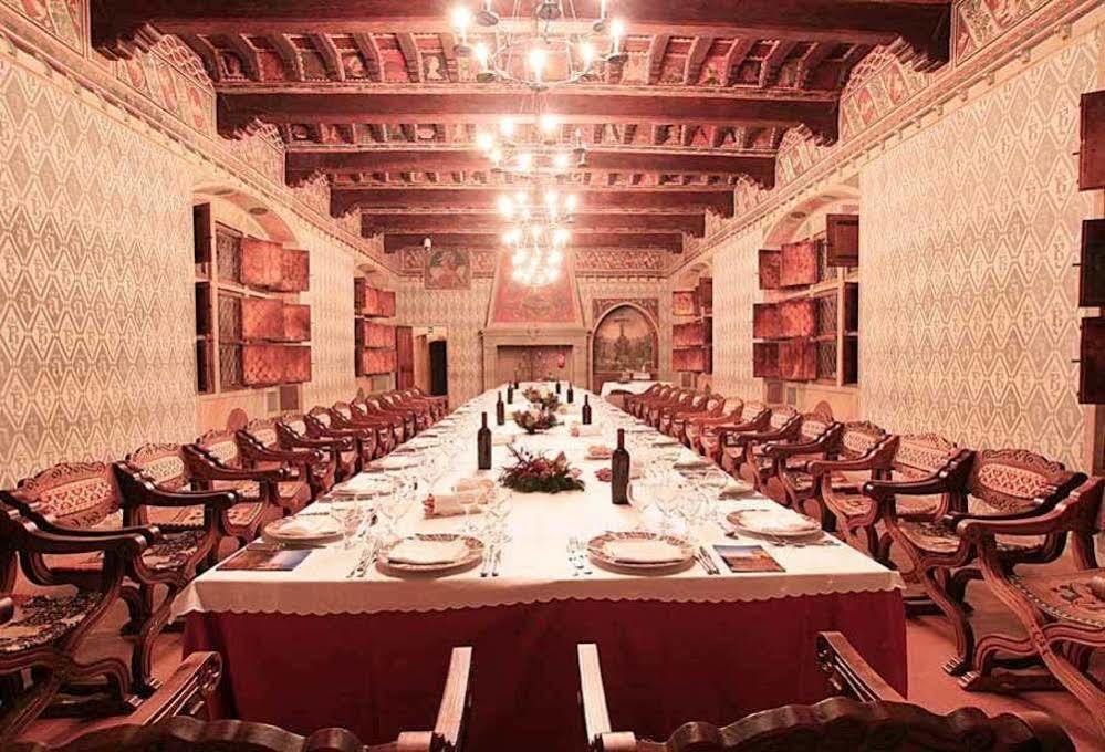 Hotel Castello Di Pavone Pavone Canavese Esterno foto