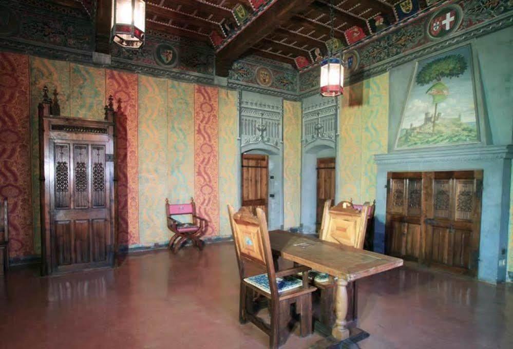 Hotel Castello Di Pavone Pavone Canavese Esterno foto